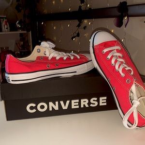 Low cut Strawberry Jam Converse